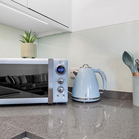 Luxury 4 Bedroom Flat With Stunning Shard View From Terrace In Central London! Next To Station, Sleeps 9 Exterior foto