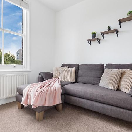 Luxury 4 Bedroom Flat With Stunning Shard View From Terrace In Central London! Next To Station, Sleeps 9 Exterior foto
