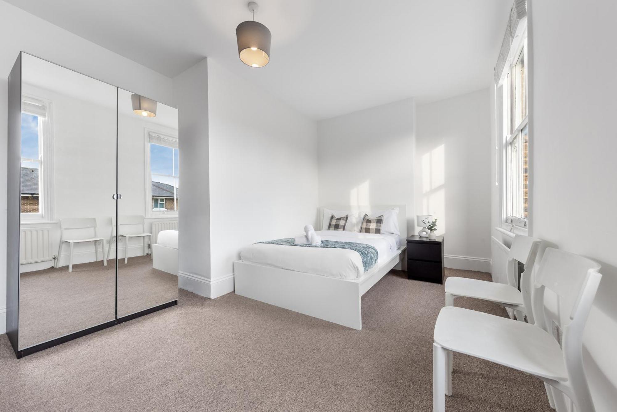 Luxury 4 Bedroom Flat With Stunning Shard View From Terrace In Central London! Next To Station, Sleeps 9 Exterior foto