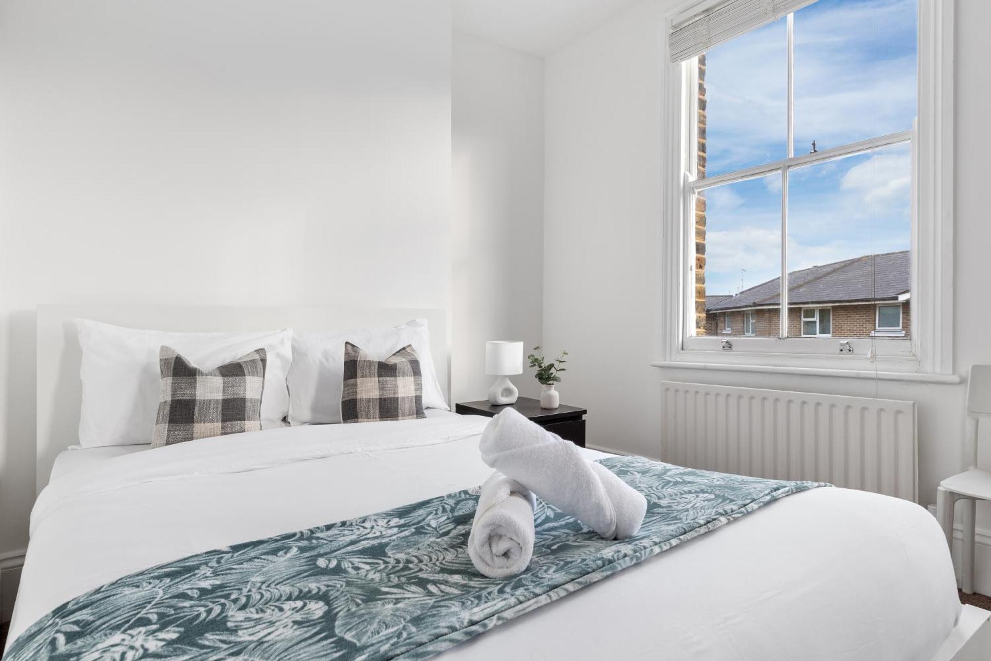 Luxury 4 Bedroom Flat With Stunning Shard View From Terrace In Central London! Next To Station, Sleeps 9 Exterior foto