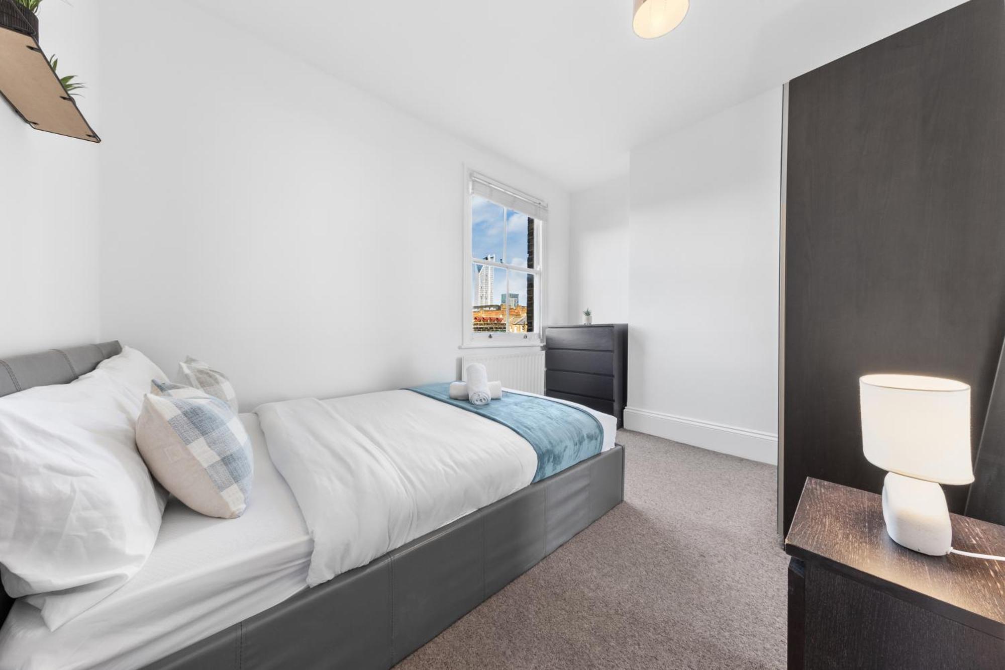 Luxury 4 Bedroom Flat With Stunning Shard View From Terrace In Central London! Next To Station, Sleeps 9 Exterior foto