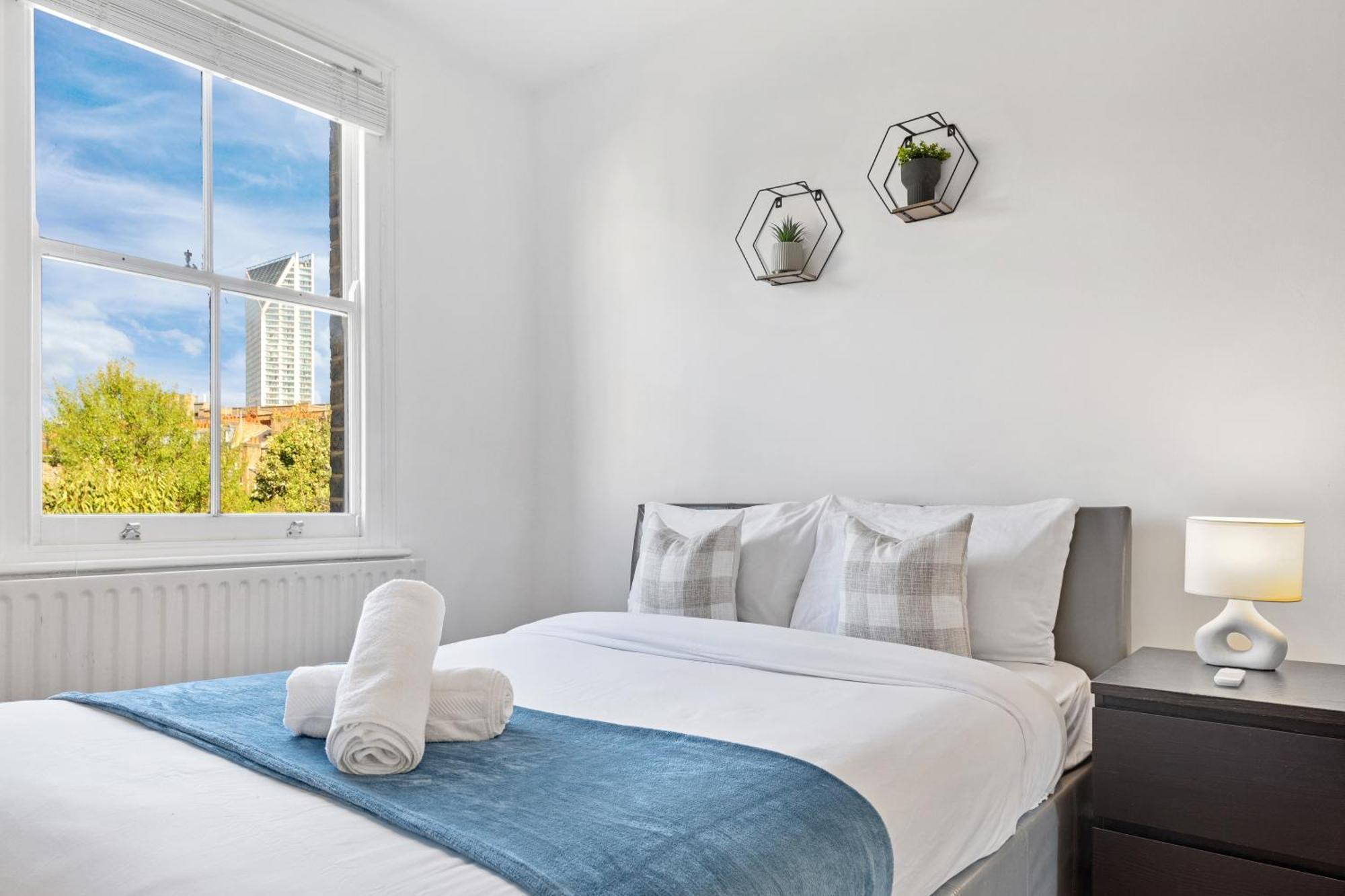 Luxury 4 Bedroom Flat With Stunning Shard View From Terrace In Central London! Next To Station, Sleeps 9 Exterior foto