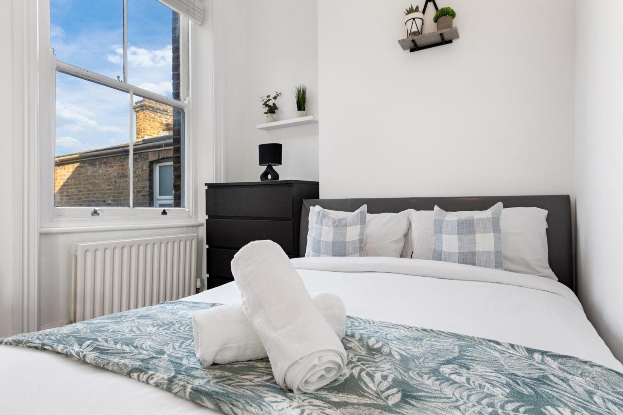 Luxury 4 Bedroom Flat With Stunning Shard View From Terrace In Central London! Next To Station, Sleeps 9 Exterior foto