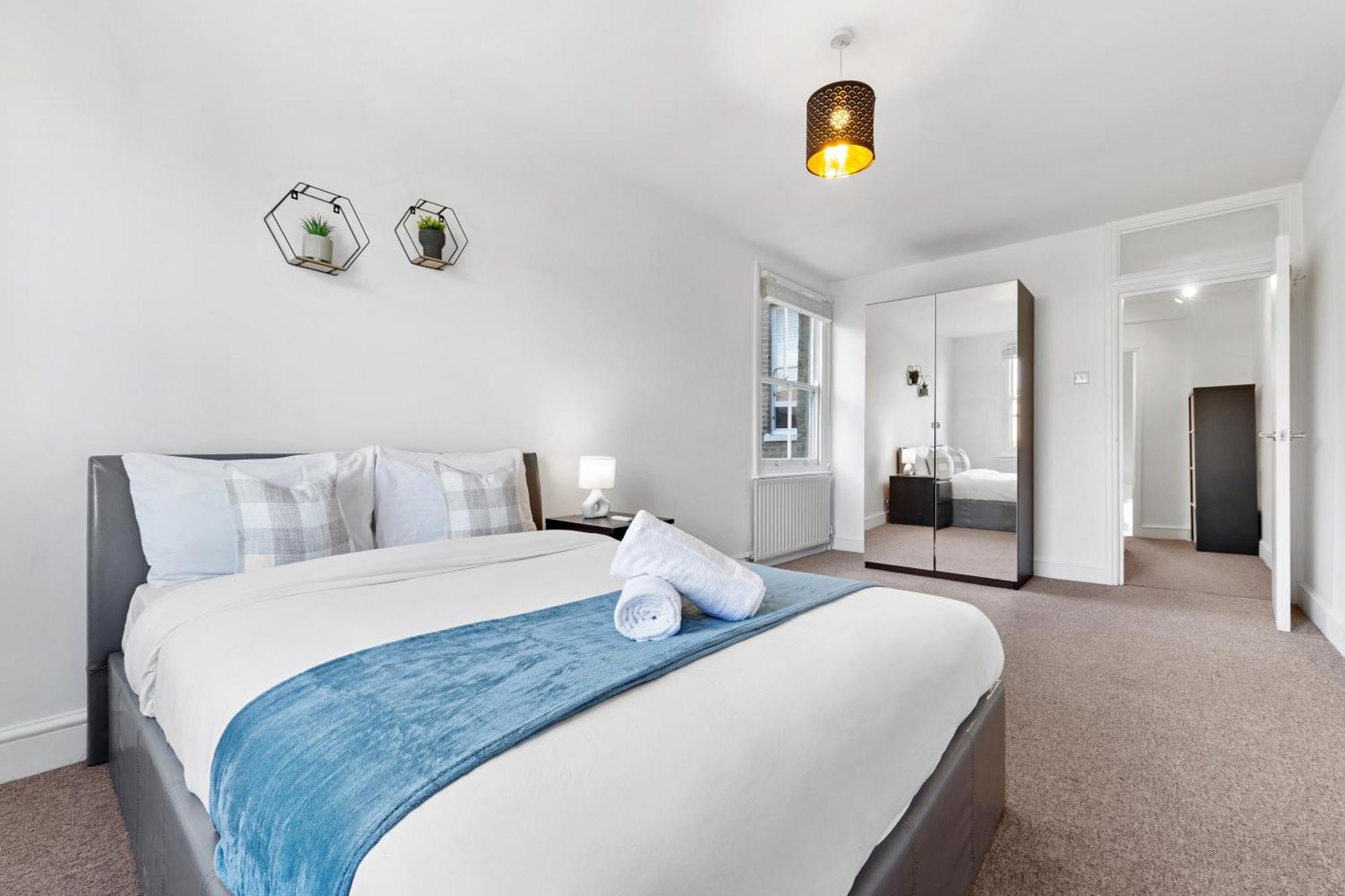 Luxury 4 Bedroom Flat With Stunning Shard View From Terrace In Central London! Next To Station, Sleeps 9 Exterior foto
