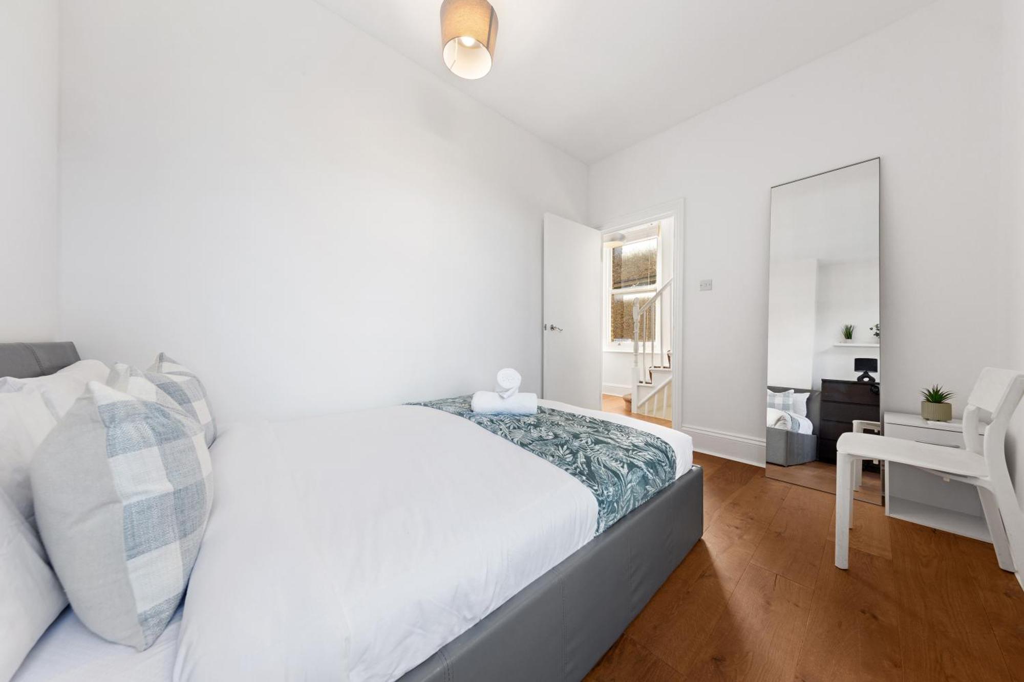 Luxury 4 Bedroom Flat With Stunning Shard View From Terrace In Central London! Next To Station, Sleeps 9 Exterior foto