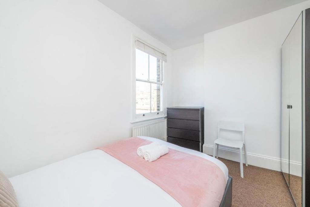 Luxury 4 Bedroom Flat With Stunning Shard View From Terrace In Central London! Next To Station, Sleeps 9 Habitación foto