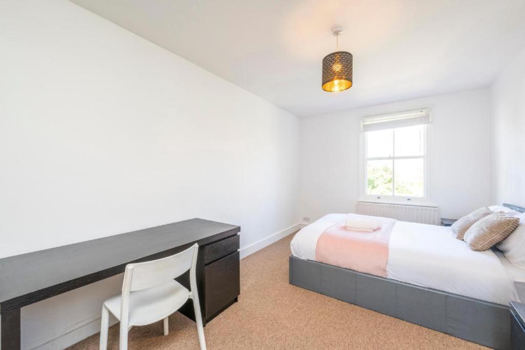 Luxury 4 Bedroom Flat With Stunning Shard View From Terrace In Central London! Next To Station, Sleeps 9 Habitación foto