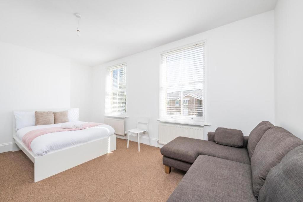 Luxury 4 Bedroom Flat With Stunning Shard View From Terrace In Central London! Next To Station, Sleeps 9 Habitación foto