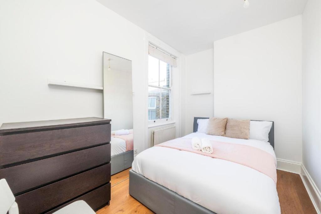 Luxury 4 Bedroom Flat With Stunning Shard View From Terrace In Central London! Next To Station, Sleeps 9 Habitación foto