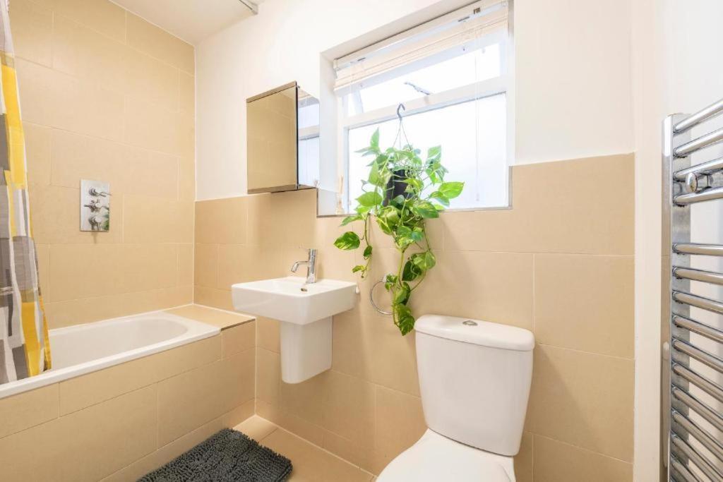 Luxury 4 Bedroom Flat With Stunning Shard View From Terrace In Central London! Next To Station, Sleeps 9 Habitación foto