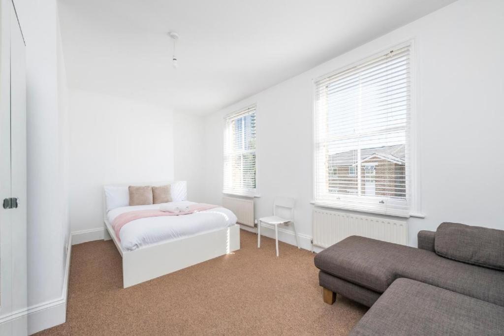 Luxury 4 Bedroom Flat With Stunning Shard View From Terrace In Central London! Next To Station, Sleeps 9 Habitación foto